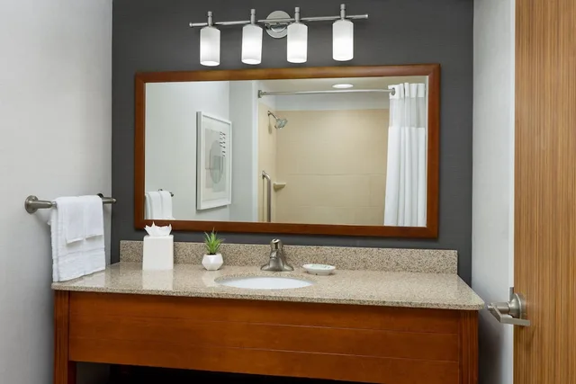 غرفة بسريرين مزدوجين بإطلالة على المدينة في طابق مرتفع، Courtyard by Marriott Atlantic City Beach Block 7/7