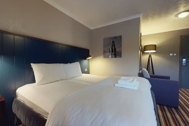 Club, Double Bed, Pool Access، Village Hotel Blackpool 3/6