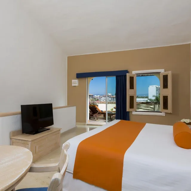 غرفة سوبيريور بسرير كوين، Flamingo Vallarta Hotel & Marina 2/6