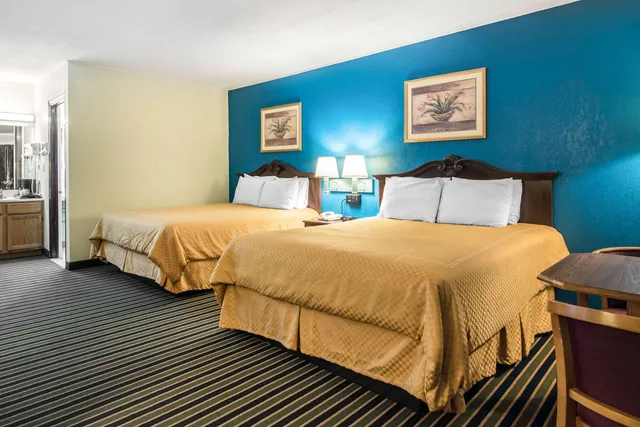 غرفة بسريرين كوين، Econo Lodge Brattleboro South 1/4