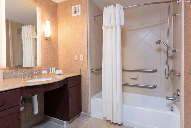 جناح بسريرين كوين مع أريكة لذوي الإعاقة، Homewood Suites By Hilton Lexington Hamburg 3/4