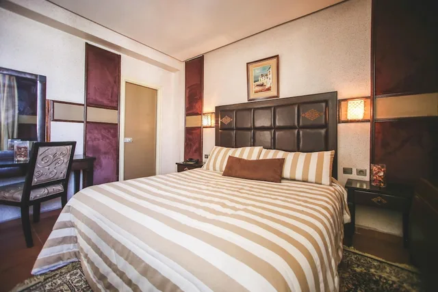 غرفة قياسية بسريرين منفصلين وسرير كوين، Hotel Bab Mansour 3/5
