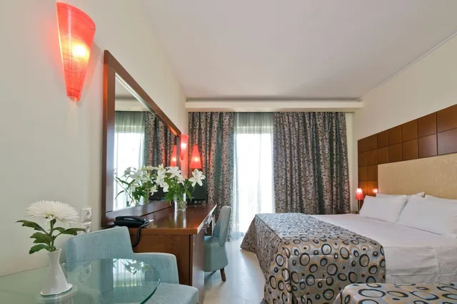 غرفة قياسية رباعية بسرير كوين وسريرين منفصلين، Zante Park Resort & Spa BW Premier Collection 7/10