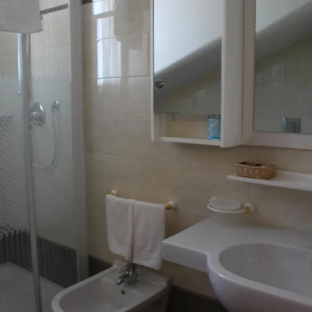 غرفة ثلاثية، Hotel Girasole 6/7