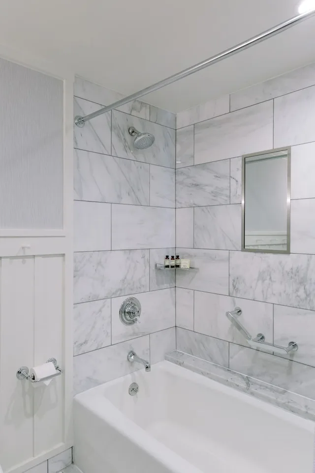 جناح بسريرين مزدوجين، The Charles Hotel 3/4