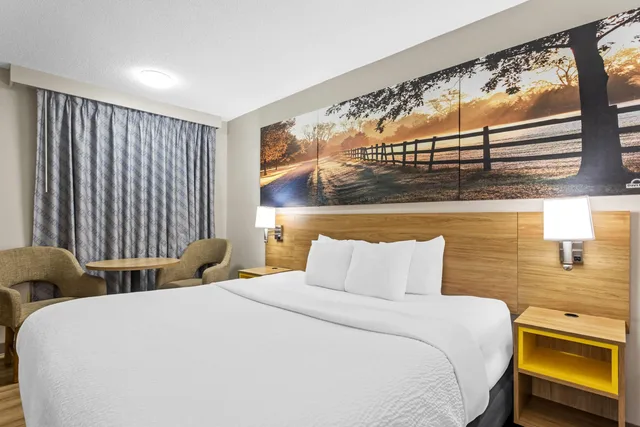غرفة بسرير كينج لذوي الإعاقة، Days Inn by Wyndham Valdosta I-75 1/9