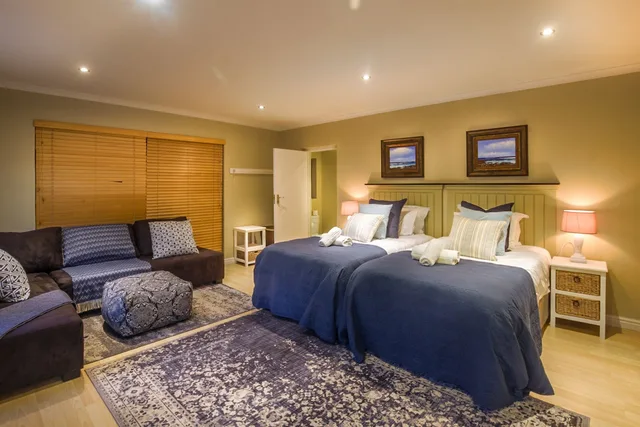 غرفة كومفورت بسرير كوين وسرير فردي بإطلالة على الفناء، Atlantic Bay Lodge 1/1