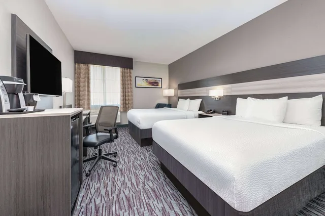 غرفة بسريرين كوين لذوي الإعاقة، La Quinta Inn & Suites by Wyndham Allen at The Village 2/9