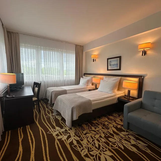 غرفة بسرير مزدوج مع أريكة، Business Faltom Hotel 3/10
