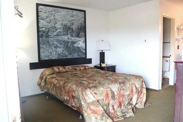 غرفة بسرير مزدوج، OYO Landmark Inn Oskaloosa Near Hwy 63 5/10