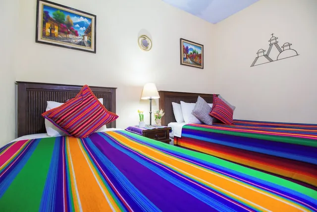 غرفة أساسية بسرير مزدوج وسرير فردي، Hostal Antigua - Hostel 2/5