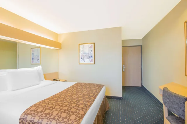 غرفة بسرير كوين لذوي الإعاقة، Microtel Inn And Suites of Albertville 4/10