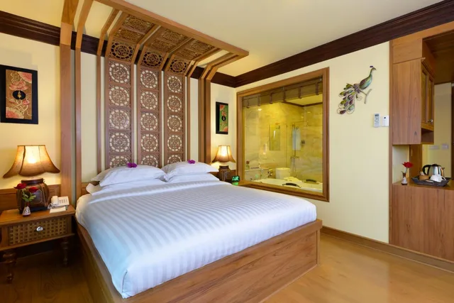 Grand, Deluxe, Peak Nimman Prestige Hotel 3/10