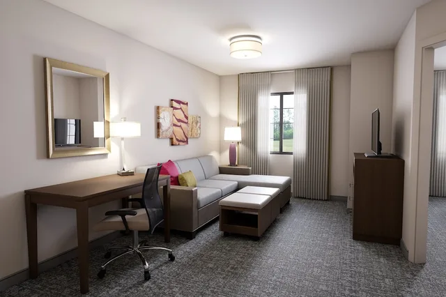 جناح بسرير كينج وسريرين كوين بغرفتي نوم بمطبخ لذوي الإعاقة، Staybridge Suites Phoenix Biltmore Area 3/4