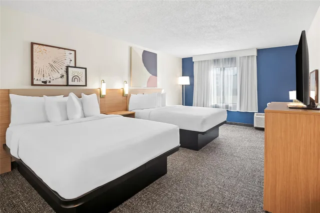 Room, 2 Queen Beds, Bathtub, Accessible, Spark by Hiton Bettendorf Quad Cities 1/2