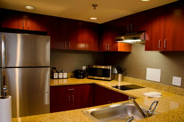 Suite, Courtyard By Marriott Waterbury Downtown 3/3