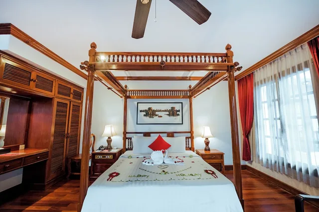 Royal, Crown, Suite, King Bed, Royal Crown Hotel & Spa 1/4