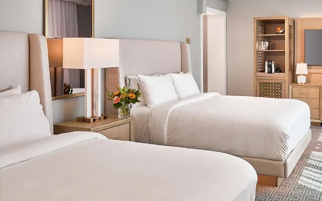 Hospitality, 2 Queen Beds, Accessible، Seaview Hotel 1/3