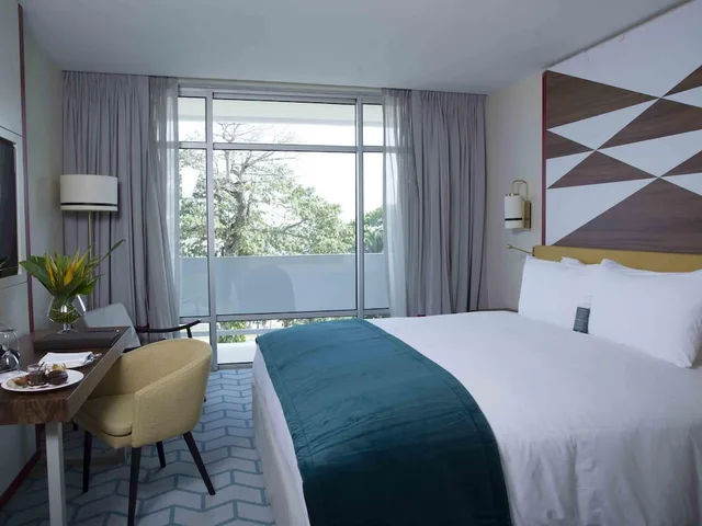 Luxury, King Bed, Lagoon View, Balcony، Sofitel Abidjan Hotel Ivoire 3/4