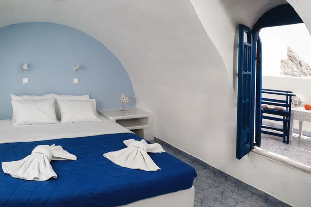 Family, Studio, King and Twin Beds, Pool View, Two Story، Roula Villa 2/3