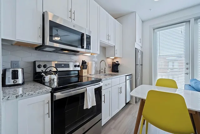 غرفة بسرير كوين بغرفة نوم واحدة لذوي الإعاقة، Placemakr Downtown Austin 8/8