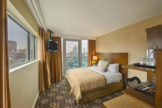 غرفة تنفيذية بسرير كوين بشرفة في طابق مرتفع، Wyndham Garden Chinatown Hotel 5/7