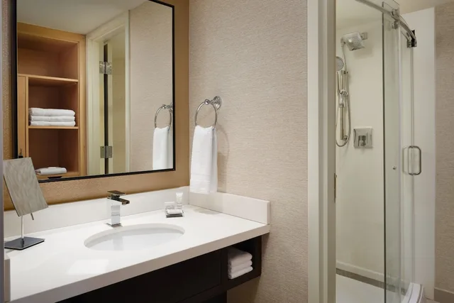 غرفة بسرير كينج مع أريكة لذوي الإعاقة، Boca Raton Marriott At Bocacenterhotel 9/10