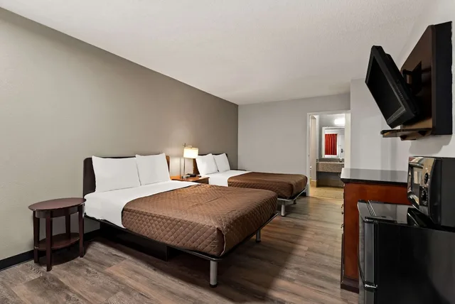 غرفة قياسية بسريرين مزدوجين، Rodeway Inn Brooklawn, NJ 3/6