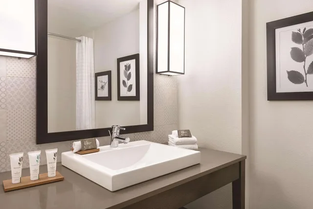 غرفة بسريرين كوين، Country Inn & Suites by Radisson, Williamsburg East (Busch Gardens), VA 8/10