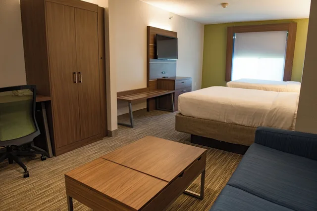 جناح بسريرين كوين، Holiday Inn Express Hotel And Suites Elkhart South 3/6