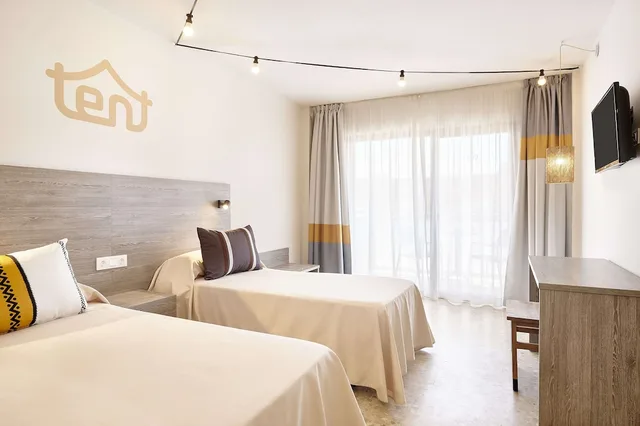 غرفة قياسية ثلاثية بثلاثة أسرّة بشرفة، Tent Torremolinos Ex Hotel Natali Affiliated By Fergus 1/3