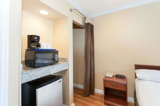 غرفة قياسية بسرير كوين، Om Park Inn and Suites El Cajon near San Diego 1/1