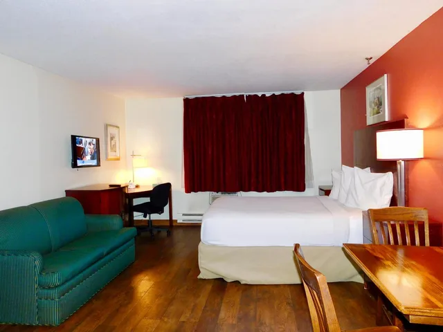 1 Bedroom, Suite, 2 Queen Beds, Kitchen, Americas Best Value Inn Suites Anchorage Airport 1/3
