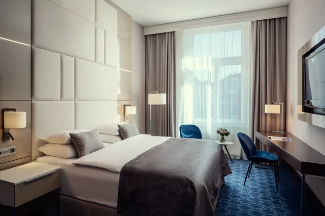 Executive, King Bed, Executive Lounge Access, Kings Court Hotel 1/3