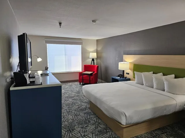 Room, King Bed, Country Inn Suites By Radisson Savannah I 95 North Ga 17/20