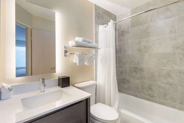 غرفة قياسية بسرير كوين لذوي الإعاقة، Best Western Glenview -Chicagoland Inn and Suites 5/6