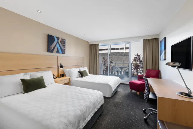 غرفة قياسية بسريرين كوين بشرفة، Crowne Plaza Hotel Queenstown 2/7