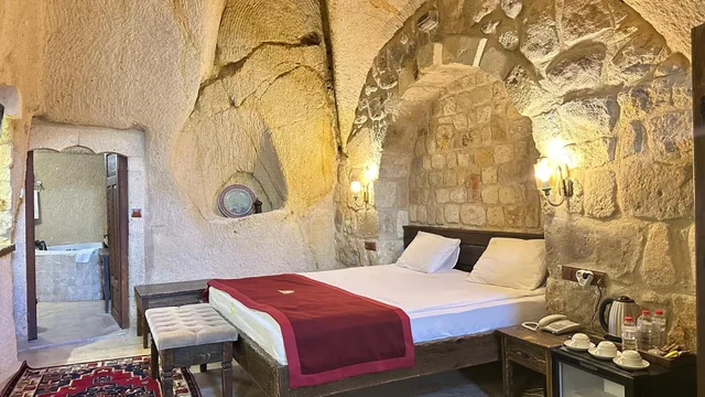 غرفة ديلوكس ثلاثية، Under Cave Hotel 3/7