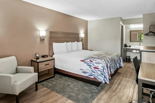 غرفة سوبيريور بسرير كينج لذوي الإعاقة، Red Roof Inn Ann Arbor - University Of Michigan South 3/5