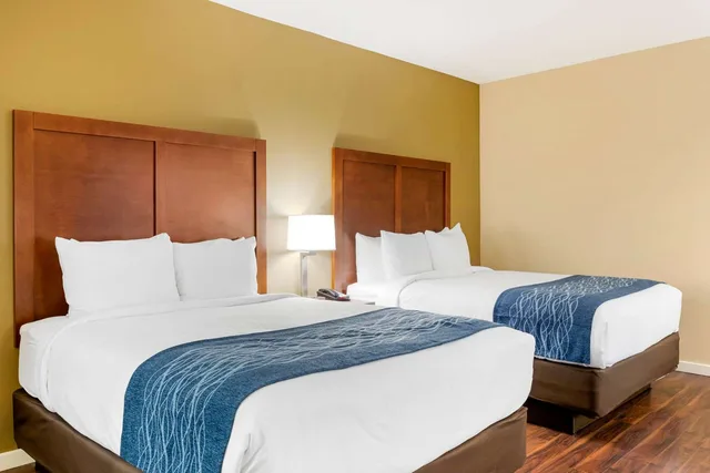 غرفة بسريرين كوين، Comfort Inn & Suites Near Ontario Airport, CA 3/4