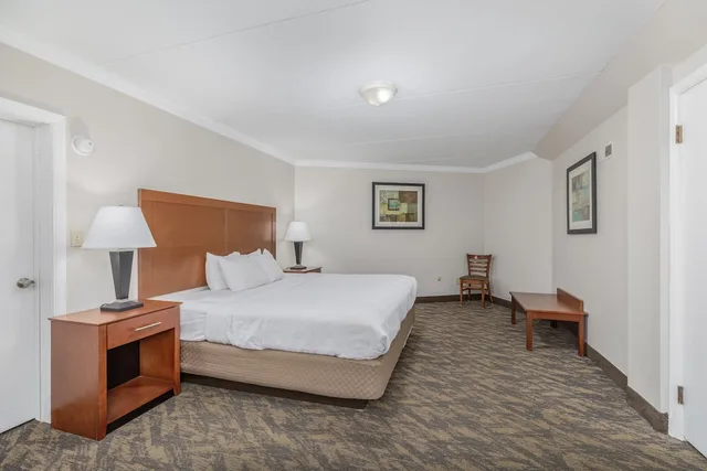 Suite, King Bed, Crossroads Inn & Suites 1/3