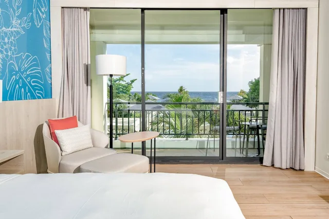 غرفة بسرير كينج بإطلالة على البحر، Curacao Marriott Beach Resort 2/3