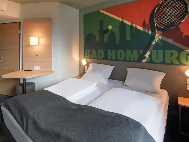 غرفة بسرير كوين، B&B Hotel Bad Homburg 7/10
