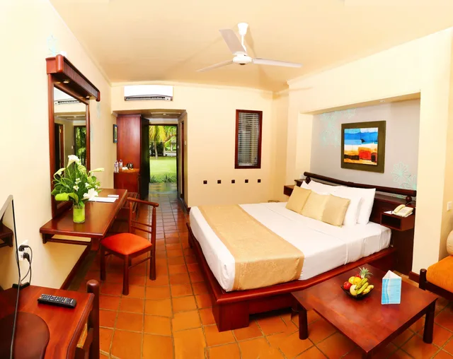 Deluxe, Twin Beds, The Palms Hotel 4/9