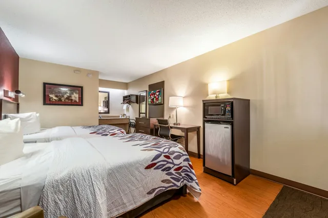 غرفة ديلوكس بسريرين مزدوجين، Red Roof Inn Merrillville 3/6