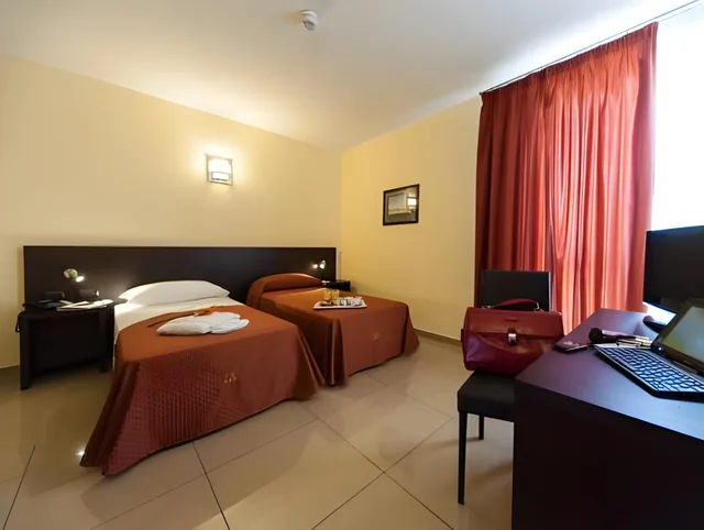 غرفة بشرفة، HOTEL TIEMPO 1/1