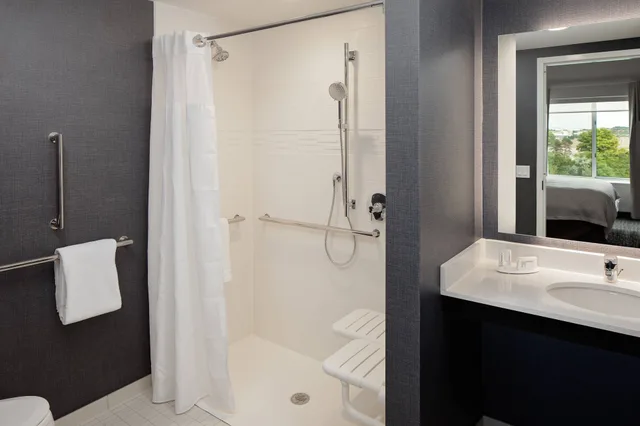 جناح بسرير كينج بغرفة نوم واحدة مع أريكة، Residence Inn by Marriott Detroit Farmington Hills 4/5