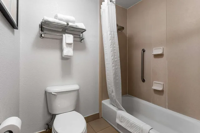 Efficiency, Suite, 2 Queen Beds، Comfort Inn & Suites Kenosha-Pleasant Prairie 2/4