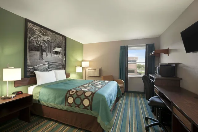 غرفة بسرير كينج لذوي الإعاقة، Super 8 By Wyndham Tuscola 1/2