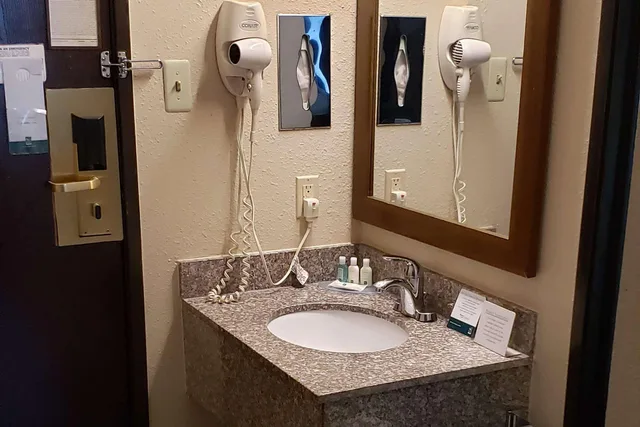 غرفة بسرير كينج، Quality Inn DFW - Airport 1/2